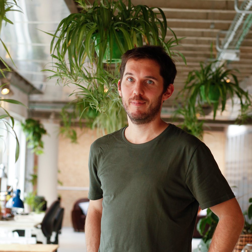 Simon Lupcin, fondateur de Mirrors Translations